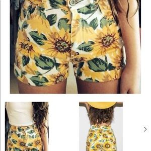Sunflower shorts 🌻
